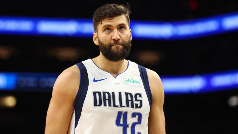 Mavericks du doan se mua lai trung tam Raptors tri