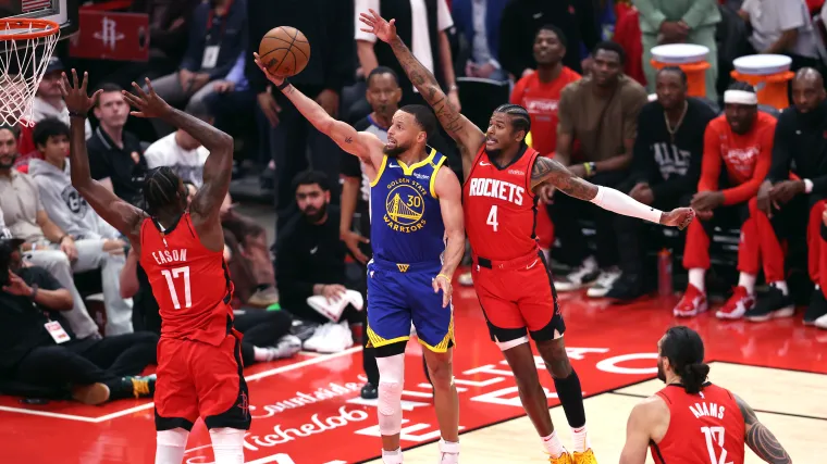 Me cua Rockets Forward di tren nguoi ham mo voi.webp
