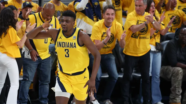 Thomas Bryant cua Pacers hoan thanh van menh bong ro.webp