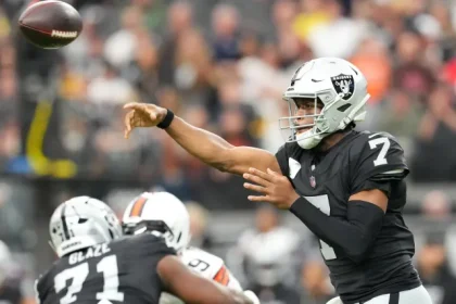Raiders du doan se bo Geno Smith de lay Bryce.webp