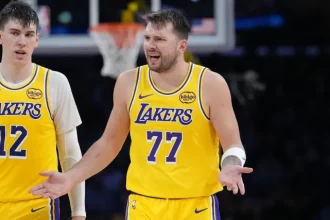 Lakers keu goi danh cap nguoi bao ve ngoi sao.webp