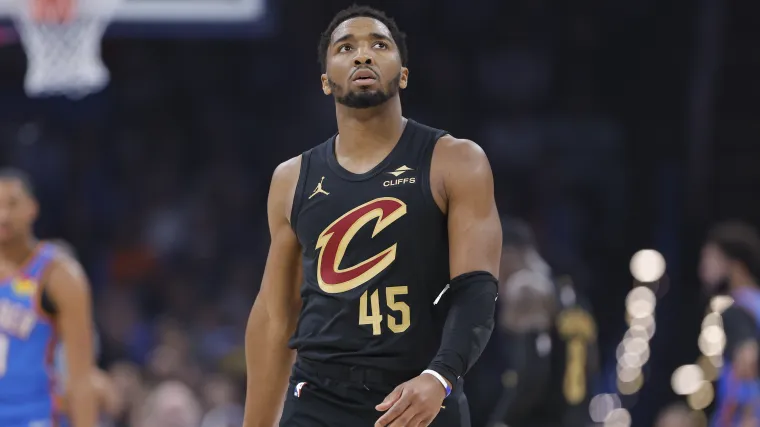 Donovan Mitchell tiet lo dong luc cua anh voi James.webp